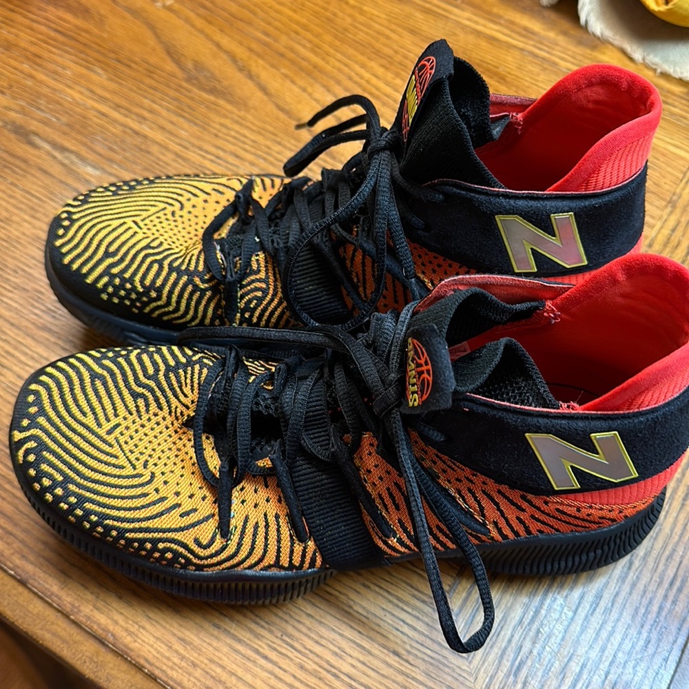 🎉HP🎉 Like new!!! New Balance omn1s size 9